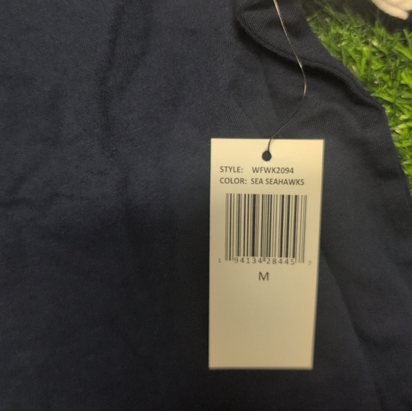 Women's WEAR by Erin Andrews Seattle Seahawks patchwork graphic t-shirt Size M - Picture 3 of 4